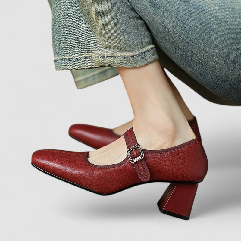 Red / 43 EU